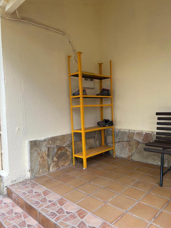 Albergue Municipal San Martín del Camino Exterior foto