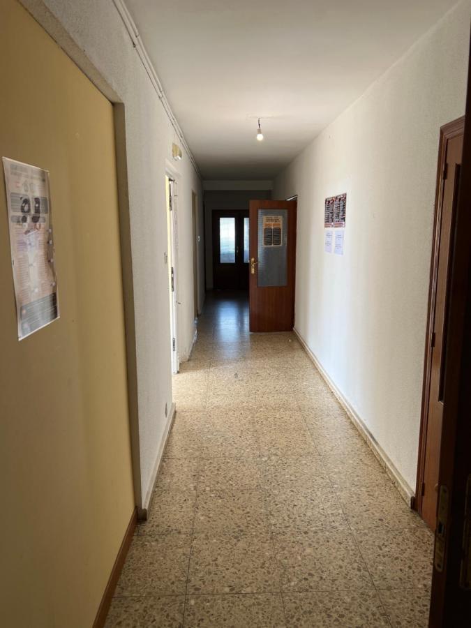 Albergue Municipal San Martín del Camino Exterior foto