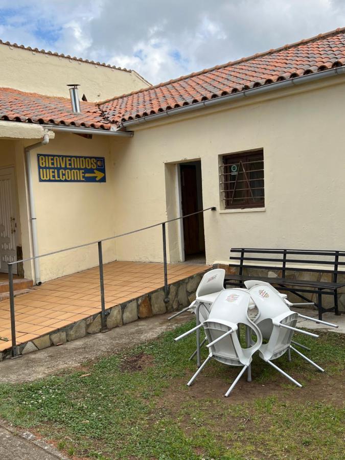 Albergue Municipal San Martín del Camino Exterior foto
